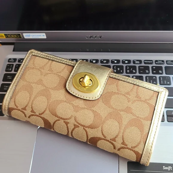 Coach Wallet - Picture 3 of 7